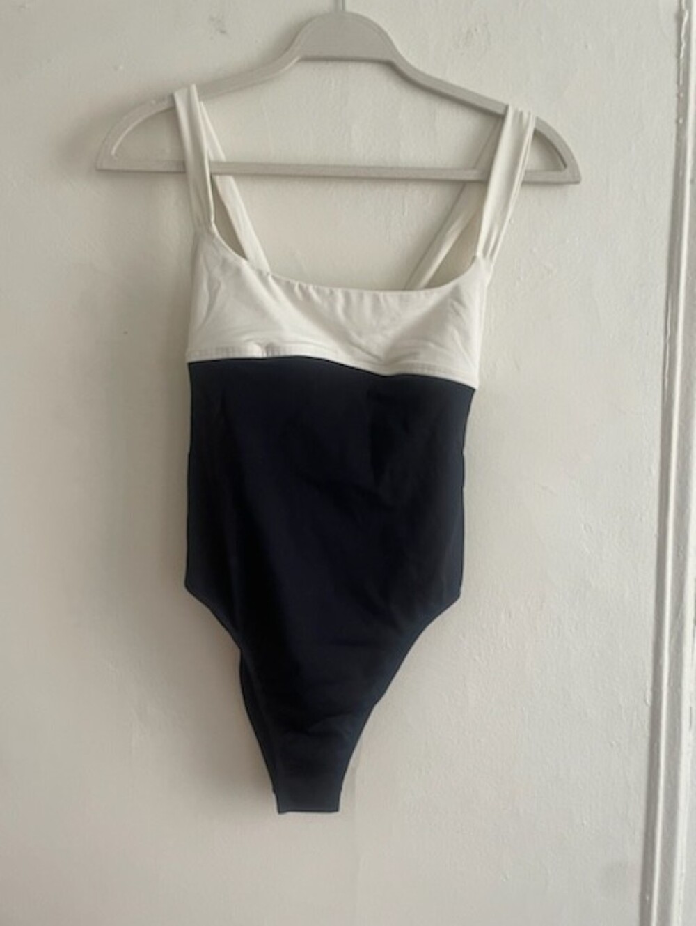 L SPACE Descanso One Piece Black White Colorblock Swimsuit ITALY VIBES NWT M